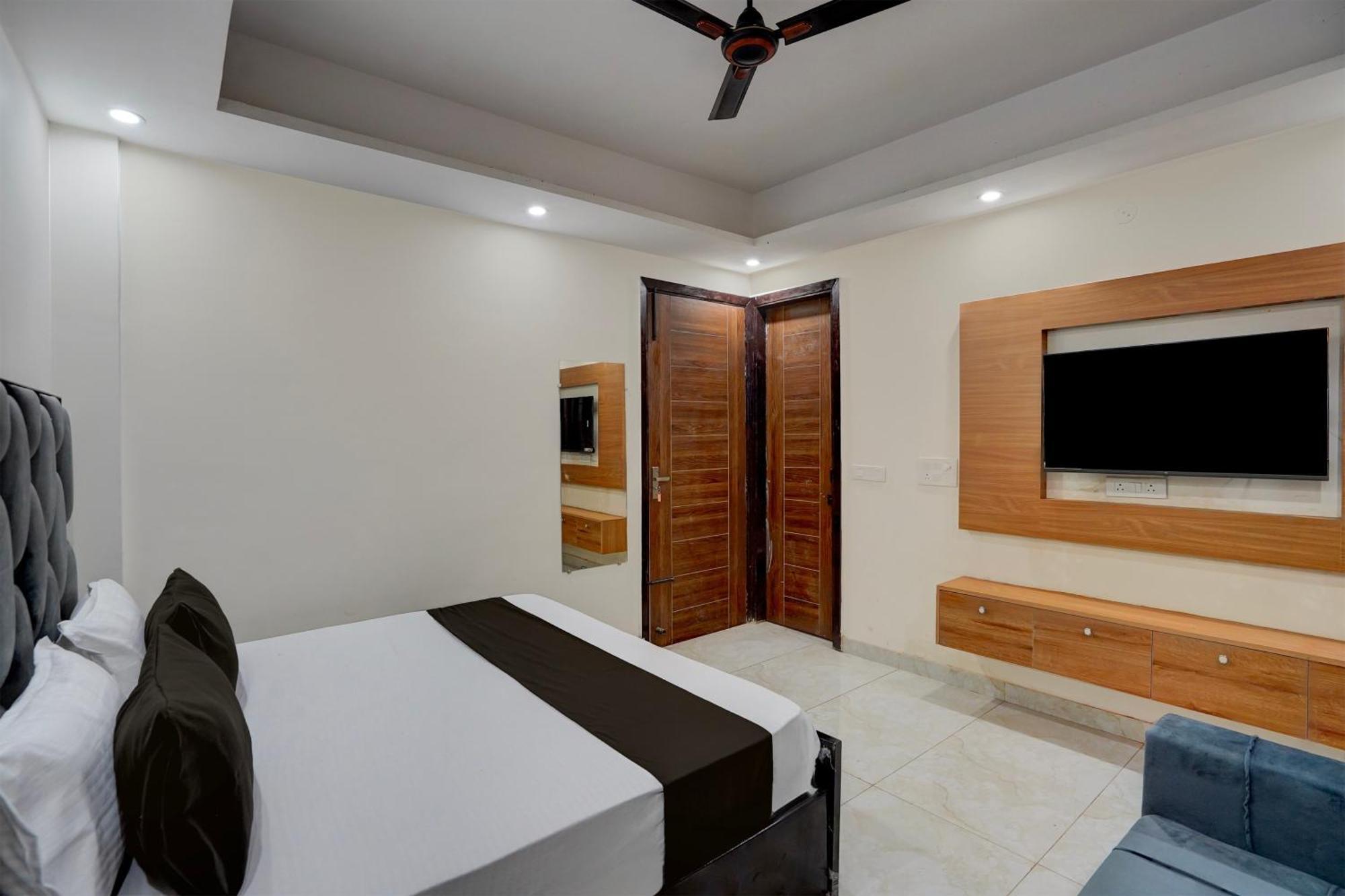 Hotel O R.N Residency Hotel Газиабад Экстерьер фото