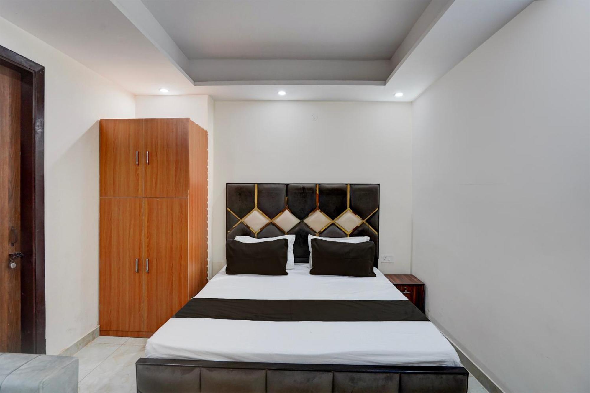 Hotel O R.N Residency Hotel Газиабад Экстерьер фото