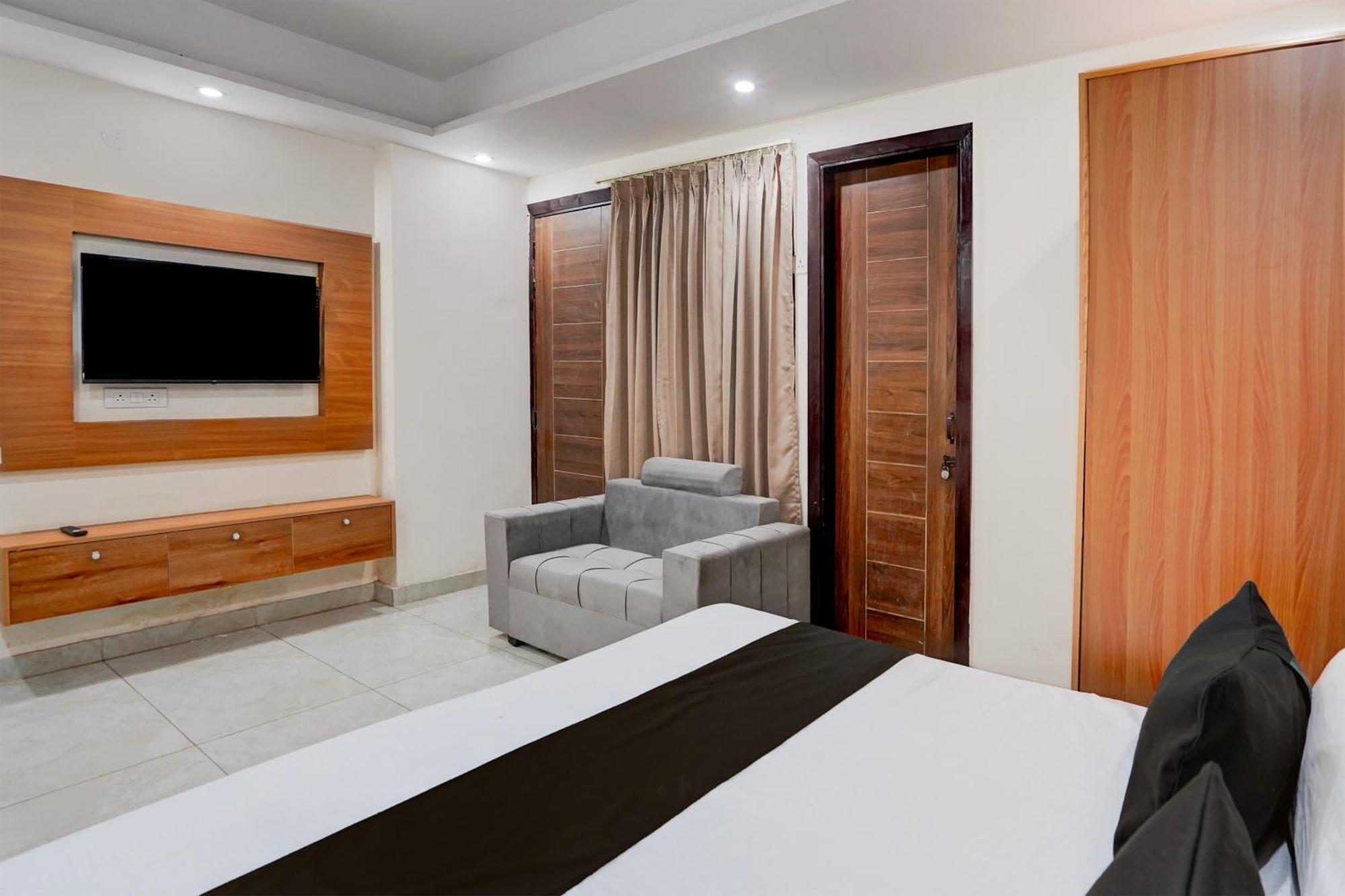 Hotel O R.N Residency Hotel Газиабад Экстерьер фото
